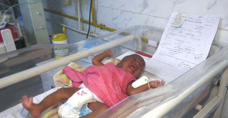 অবশেষে মায়ের কোলে শিশু নিশি