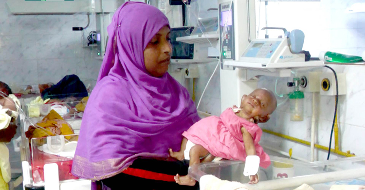 অবশেষে মায়ের কোলে শিশু নিশি