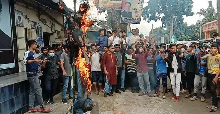 গা ঢাকা দিয়েছেন মুরাদের সমর্থকরা, এলাকায় আনন্দ মিছিল