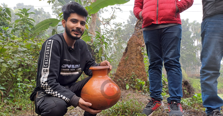 জামালপুরে ভোরের আলো ফুটতেই খেজুরের রস খাওয়ার ধুম