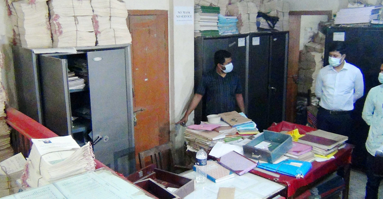 সাব রেজিস্ট্রার অফিসে দুর্বৃত্তদের হানা, দলিল ও নথিপত্র তছনছ