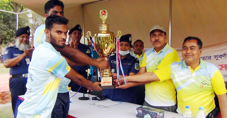 জামালপুরে পুলিশ-সাংবাদিকের প্রীতি ক্রিকেট