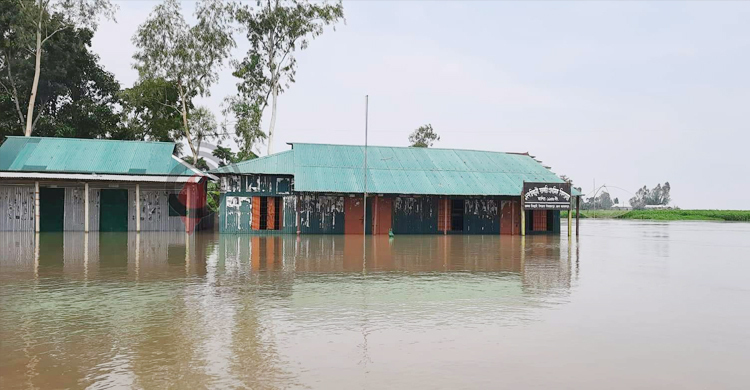 জামালপুরে বন্যায় ৪৬ শিক্ষাপ্রতিষ্ঠানে পাঠদান বন্ধ