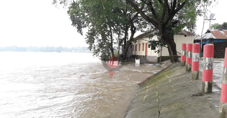 বিপৎসীমার ৪৫ সে মি ওপর দিয়ে প্রবাহিত যমুনার পানি