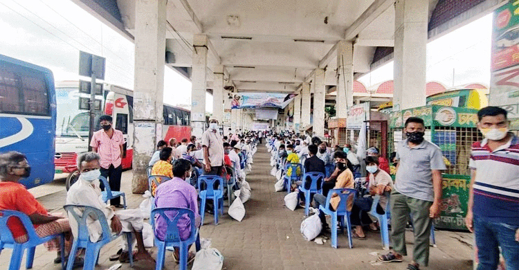 ঢাকা বিভাগে ত্রাণ বিতরণ অব্যাহত