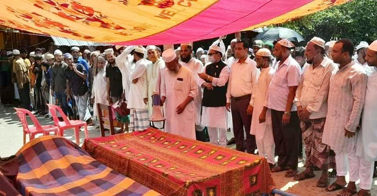 মা-বাবার পাশে চিরঘুমে ফেনীতে বিস্ফোরণে নিহত ৩ সহোদর