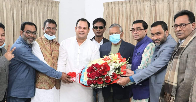ভ্যাকসিনের পাশাপাশি বিনামূল্যে করোনা চিকিৎসার দাবি জাপার