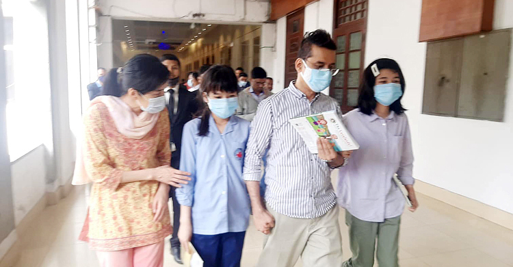 ৬ ফেব্রুয়ারি পর্যন্ত মায়ের কাছেই থাকবে দুই মেয়ে