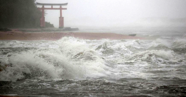 জাপানে টাইফুন, ৩০ লাখ লোককে নিরাপদ আশ্রয়ে যাওয়ার নির্দেশ