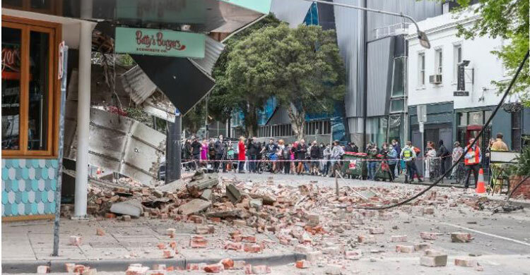 Powerful quake off north Japan kills 4, more than 90 injured