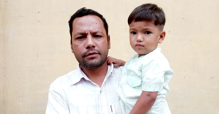 ছেলের অপারেশনের টাকা জোগাতে কলেজশিক্ষক বাবার আকুতি