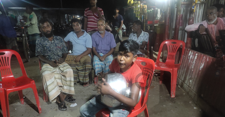 কলসি বাজিয়ে গান গেয়ে চলে জারমানের সংসার