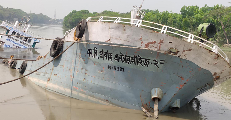 কয়লাবোঝাই জাহাজ ডুবি, কোটি টাকা ক্ষতি