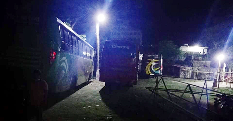 বিধিনিষেধে যাত্রী নিয়ে ঢাকায় আসার পথে ৪ বাস আটক