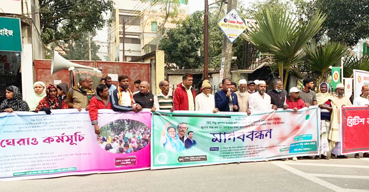 যশোরে নকল বিড়ি বন্ধের দাবিতে কাস্টমস অফিস ঘেরাও