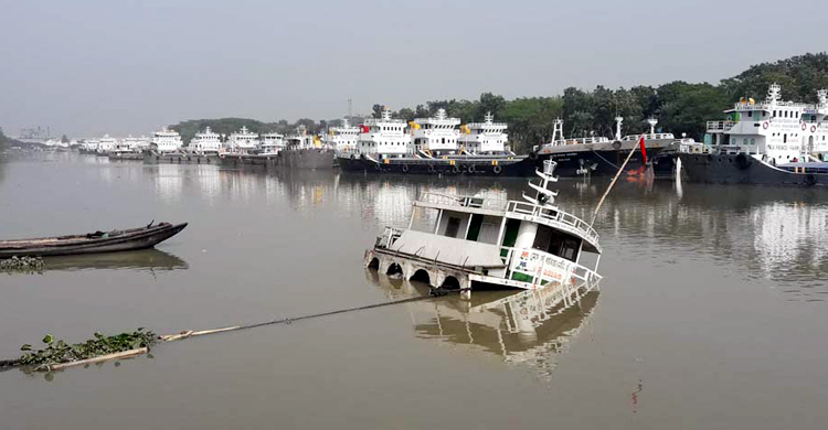 ৪৫০ টন কয়লাসহ চোখের সামনে ডুবে গেল এমভি মরু দুলাল