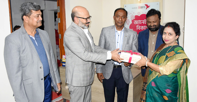 যশোর কলেজের লাইব্রেরি ডিজিটাল করলো বিকাশ