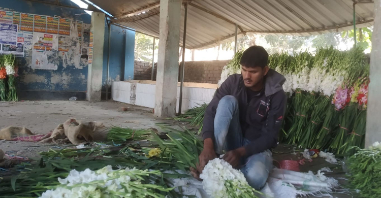 ৩ দিনে দেড় কোটি টাকার বেচাকেনা