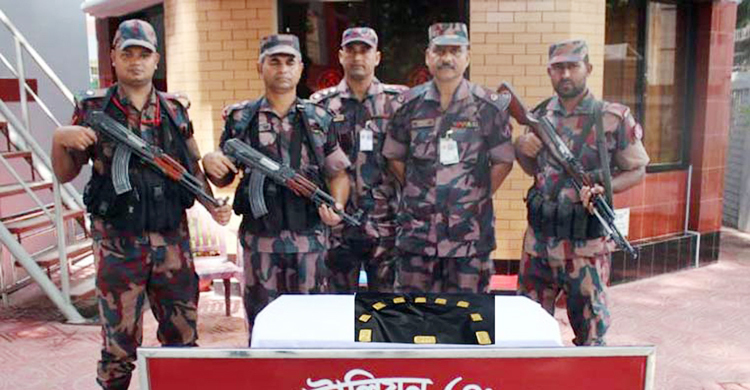 বেনাপোলে বাস থেকে ১০ স্বর্ণের বার উদ্ধার