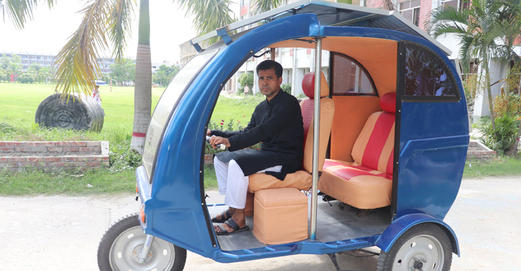 দেড় লাখ টাকা ব্যয়ে ‘সোলার কার’ বানালেন যবিপ্রবি শিক্ষক