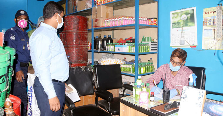 নকল হ্যান্ড স্যানিটাইজার তৈরির কারখানার সন্ধান