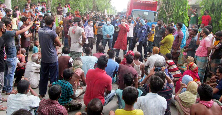 ত্রাণের দাবিতে সড়কে নামলেন হাজারো কর্মহীন