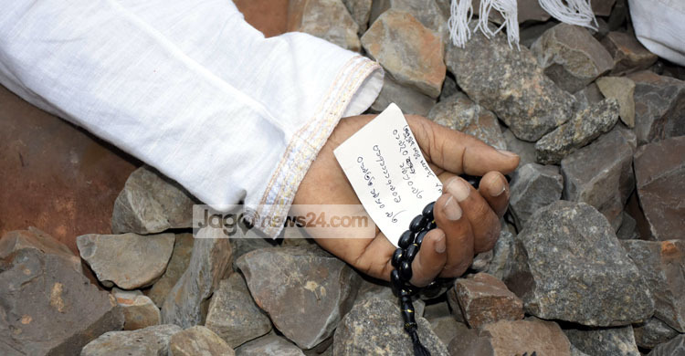 হাতে চিরকুট ও তসবিহ নিয়ে ট্রেনের নিচে মাথা দিলেন ব্যবসায়ী