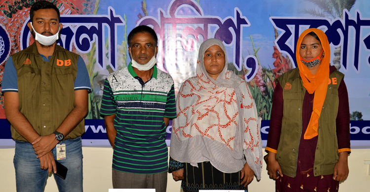 কখনও সচিব কখনও পুলিশ কর্মকর্তা, অবশেষে ধরা