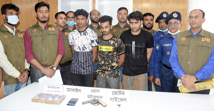 ছিনতাই হওয়া ৮ লাখ টাকা উদ্ধার, গ্রেফতার ৩