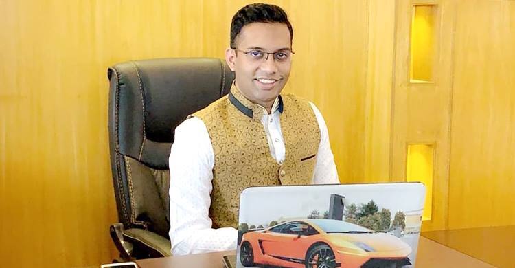 Story of a newsreader who becomes successful businessman