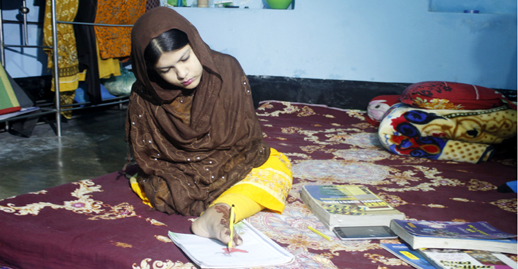 তামান্নাকে মাইক্রোবায়োলজি পড়ার পরামর্শ শিক্ষামন্ত্রীর