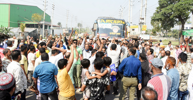 যশোরে ৫০০ শয্যা হাসপাতালের দাবিতে সড়ক অবরোধ