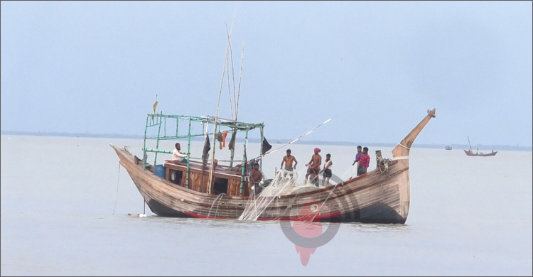 ৬৫ দিন পর সমুদ্রে মাছ শিকারে যেতে প্রস্তুত ভোলার জেলেরা