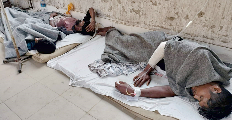 মেঘনায় জলদস্যুর গুলিতে আহত ৩ জেলে