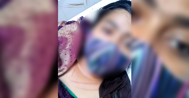 যৌতুক মামলায় হাজিরা শেষে স্ত্রীকে গলা কেটে হত্যাচেষ্টা