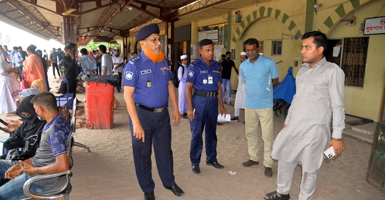 যশোর রেলস্টেশনে যাত্রী হয়রানি: দুই কনস্টেবলের বিরুদ্ধে মামলা