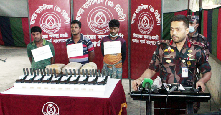 ধরা পড়ার পর ওরা বলল, অস্ত্র, ম্যাগজিন ও গুলিগুলো শার্শার বাদশার