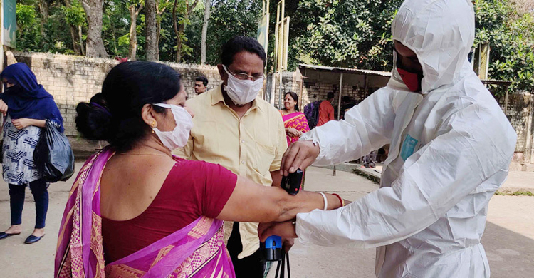 পানির স্পর্শে উঠে যাচ্ছে ভারতফেরত যাত্রীদের ‘কোয়ারেন্টাইন’ সিল