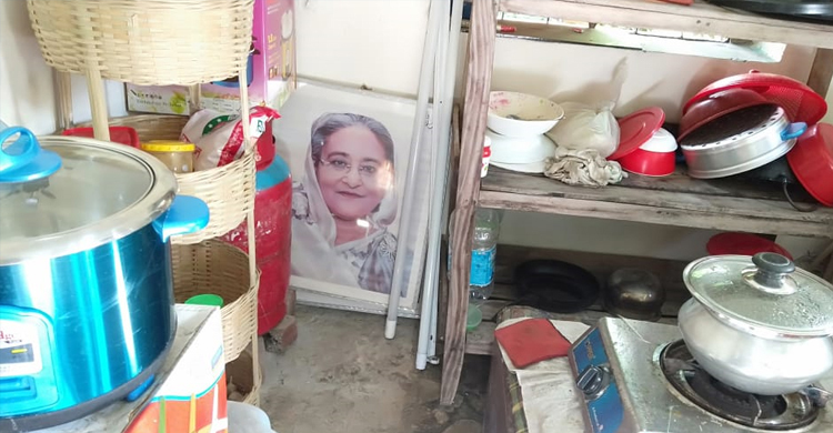 সরকারি অফিস যেন কর্মকর্তার বাসভবন