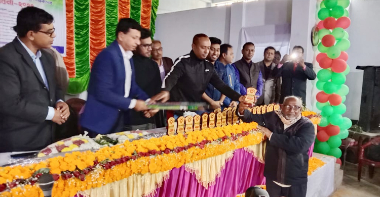 যশোরে অবসরপ্রাপ্ত ৫১ শিক্ষককে সংবর্ধনা