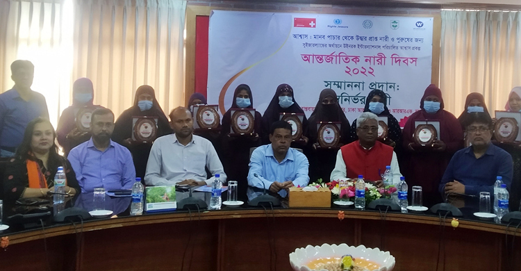 পাচারের ধকল কাটিয়ে স্বনির্ভর ১০ নারীকে সম্মাননা