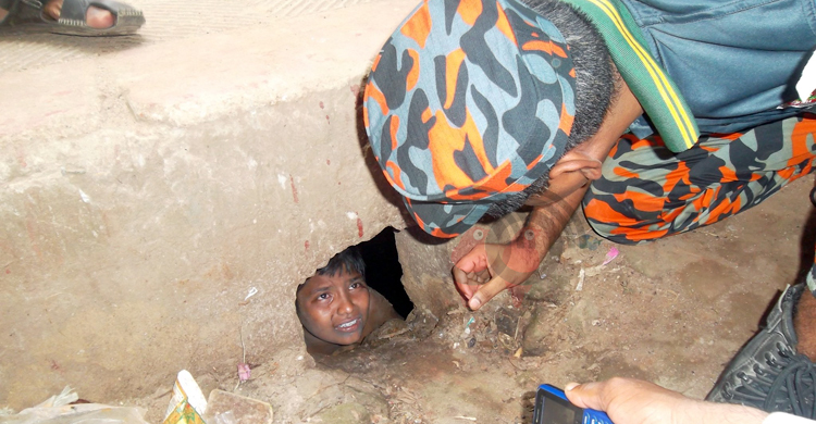 ৯৯৯-এ ফোনে প্রাণে বাঁচলো তিন শিশু