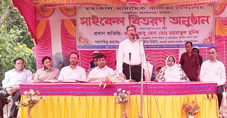 নতুন সাইকেল পেলো অভয়নগরের ১০০ ছাত্রী