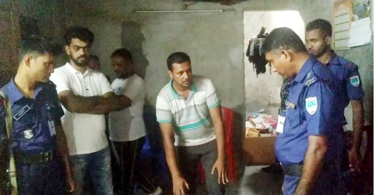 ‘টর্চার সেলে’ অভিযান, যশোরে সাবেক ছাত্রলীগ নেতা শিপলু গ্রেফতার