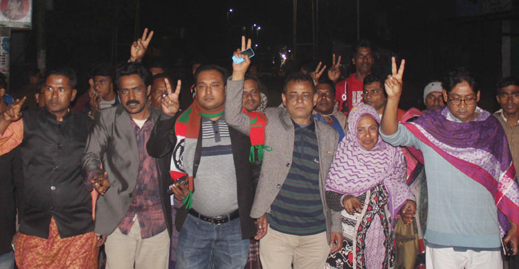 মনোনয়ন পাওয়ায় শাহীন চাকলাদারের সমর্থকদের আনন্দ মিছিল