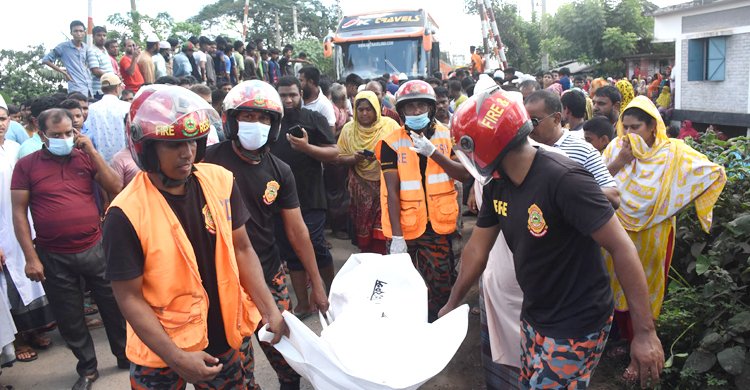 বাসচাপায় প্রাণ গেলো নানি-নাতনির