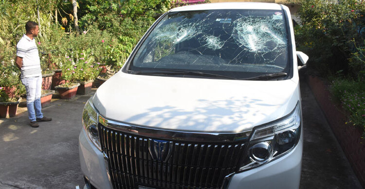 যশোরে তরিকুলপুত্রের গাড়ি ভাঙচুর-বাড়িতে হামলা