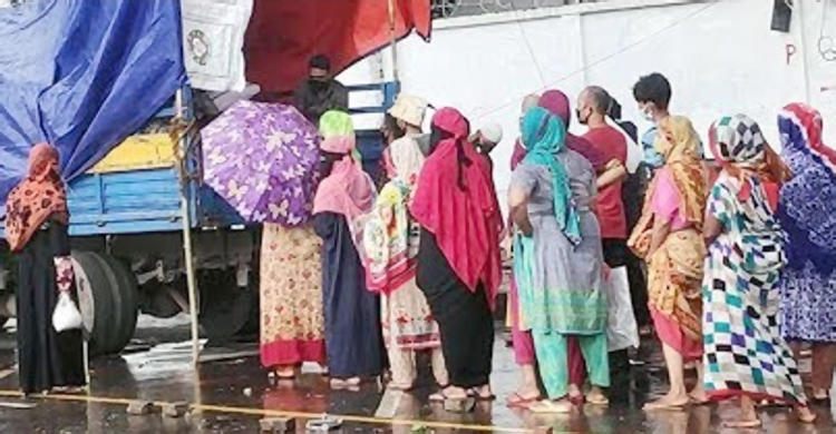 ঝালকাঠিতে ওএমএস’র চাল সঙ্কট, দীর্ঘ সময় দাঁড়িয়েও ফিরছেন খালি হাতে