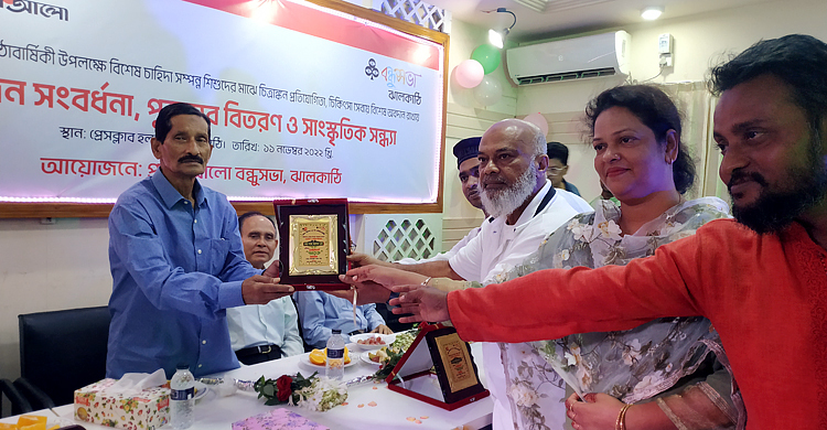 গুণী সংবর্ধনা পেলেন গরীবের ডাক্তার খ্যাত ৩ চিকিৎসক