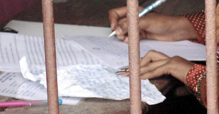 এসএসসি পরীক্ষায় নকল সরবরাহ, দুই শিক্ষককে ৪০ হাজার টাকা জরিমানা